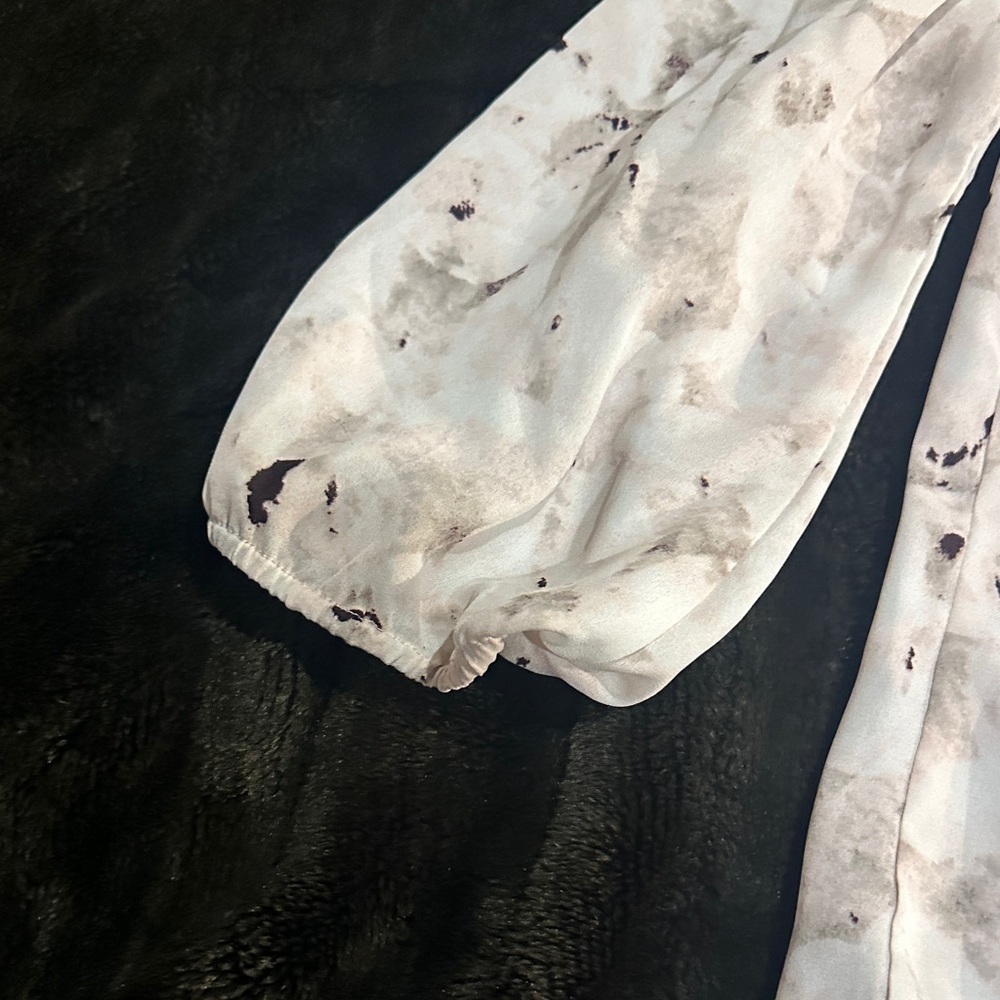 Cynthia Rowley Elegant White rose beige and Black Women's Top vneck elbow length - Picture 9 of 10